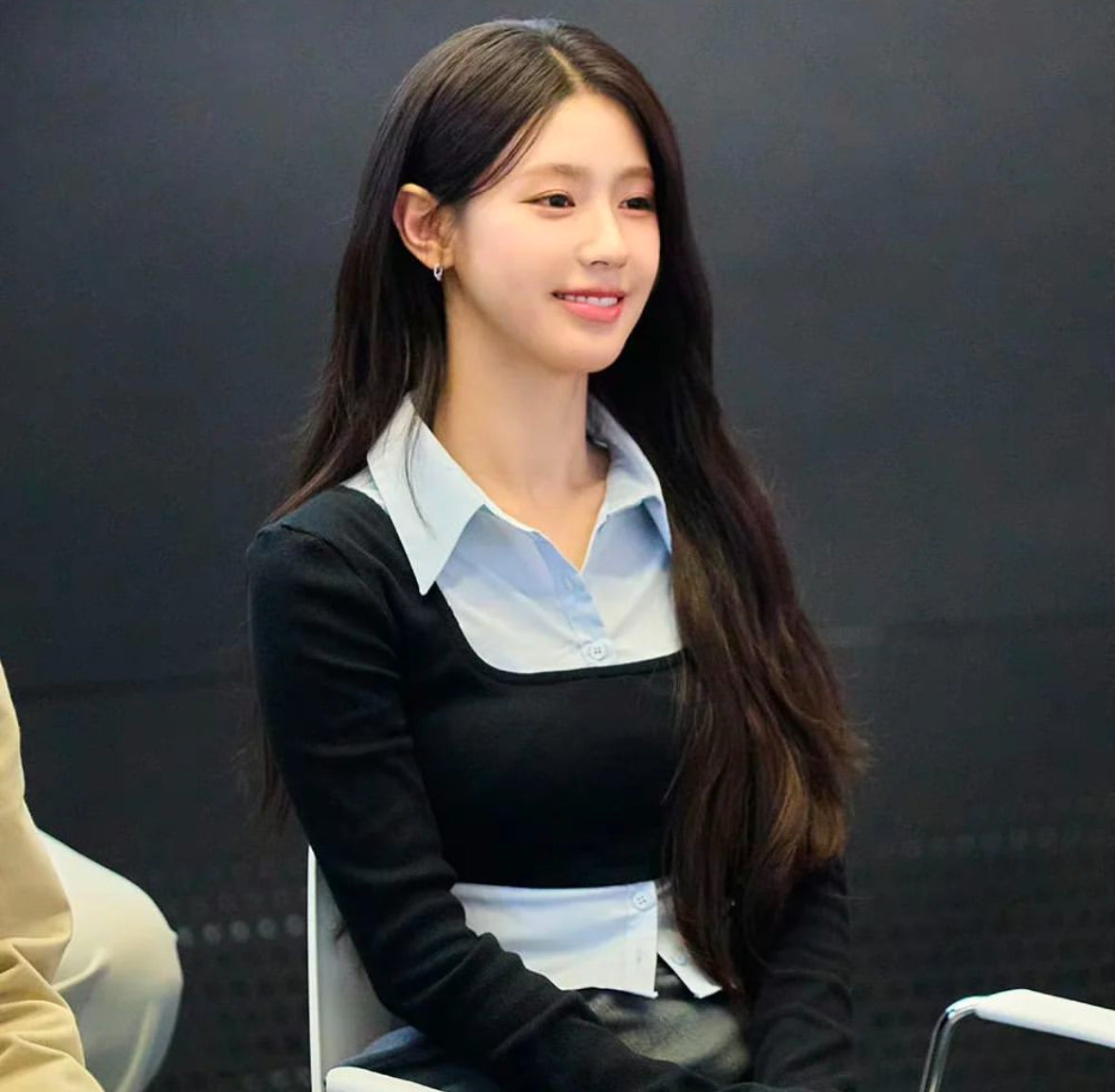 [𝗔𝗘𝗦𝗣𝗔 𝗞𝗔𝗥𝗜𝗡𝗔, 𝗚-𝗜𝗗𝗟𝗘 𝗠𝗜𝗬𝗘𝗢𝗡, 𝗞𝗜𝗦𝗦 𝗢𝗙 𝗟𝗜𝗙𝗘 𝗛𝗔𝗡𝗘𝗨𝗟] 𝗼𝗻 𝗮𝗴𝗲𝗻𝗱𝗮 - 𝘀𝘄𝗲𝗮𝘁𝗲𝗿 𝘀𝗵𝗶𝗿𝘁 𝗹𝗮𝘆𝗲𝗿 𝘁𝗼𝗽 (𝗯𝗹𝘂𝗲)