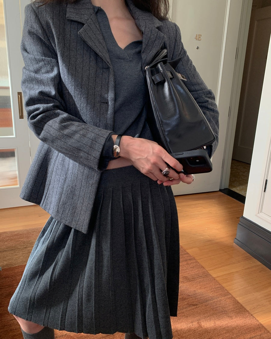 𝗰𝗼𝗻𝗻𝗶𝗲 - 𝗸𝗻𝗶𝘁 𝗮𝗻𝗱 𝗽𝗹𝗲𝗮𝘁𝗲𝗱 𝘀𝗸𝗶𝗿𝘁 𝘀𝗲𝘁