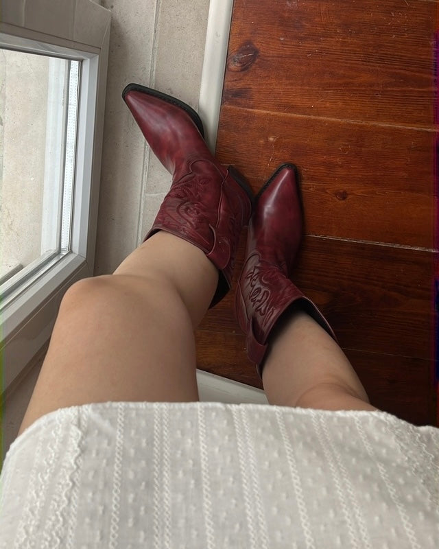 𝗿𝗼𝗱𝗲𝗼 𝗱𝗮𝘁𝗲 - 𝗳𝗮𝘂𝘅 𝗹𝗲𝗮𝘁𝗵𝗲𝗿 𝗰𝗼𝘄𝗯𝗼𝘆 𝗯𝗼𝗼𝘁𝘀 (𝗱𝗮𝘁𝗲 𝗿𝗲𝗱)