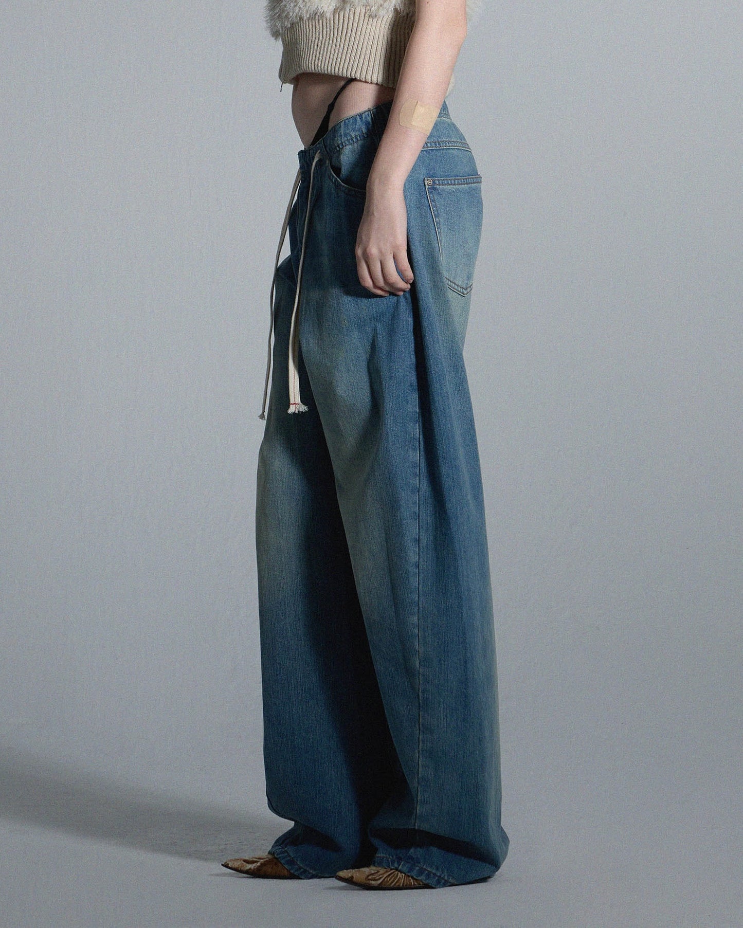 [𝗕𝗟𝗔𝗖𝗞𝗣𝗜𝗡𝗞 𝗝𝗘𝗡𝗡𝗜𝗘] 𝗼𝗼𝗸𝗶𝗲 𝗰𝗿𝘂𝗺𝗯𝗹𝗿 - 𝗹𝗼𝘄𝗿𝗶𝘀𝗲 𝗿𝗲𝗹𝗮𝘅𝗲𝗱 𝗳𝗶𝘁 𝗷𝗲𝗮𝗻𝘀 (𝗹𝗶𝗴𝗵𝘁 𝗯𝗹𝘂𝗲)