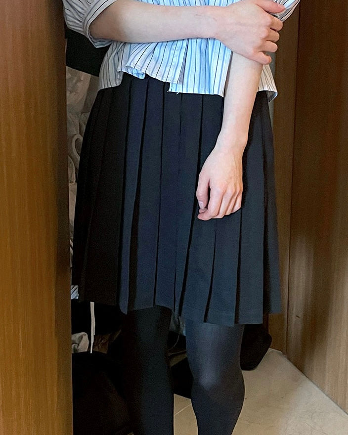𝗺𝘆𝘀𝘁𝗶𝗰 𝗺𝗮𝗻𝗼𝗿 - 𝗺𝗶𝗱𝗶 𝗽𝗹𝗲𝗮𝘁𝗲𝗱 𝘀𝗸𝗶𝗿𝘁