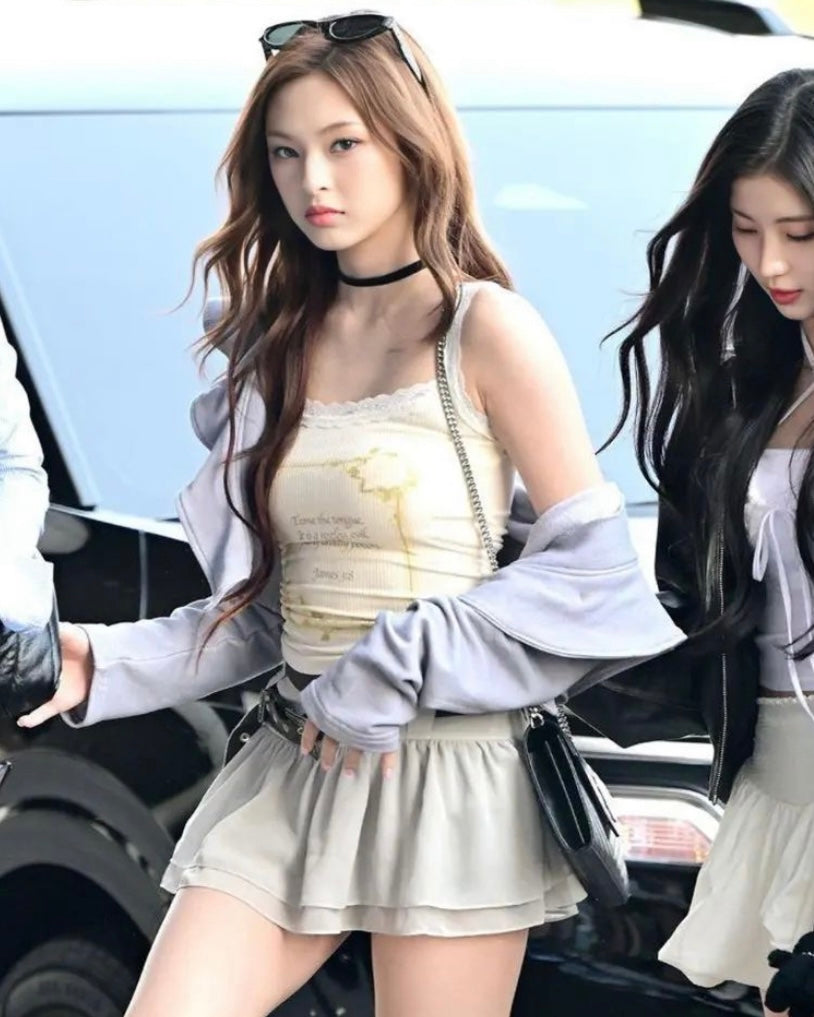 [𝗜𝗩𝗘 𝗝𝗔𝗡𝗚 𝗪𝗢𝗡𝗬𝗢𝗨𝗡𝗚 /𝗕𝗔𝗕𝗬𝗠𝗢𝗡𝗦𝗧𝗘𝗥 𝗖𝗛𝗜𝗤𝗨𝗜𝗧𝗔] 𝗵𝗲𝗿 𝘀𝗶𝗿𝗲𝗻𝘀 - 𝘄𝗲𝘀𝘁𝗲𝗿𝗻 𝗯𝗲𝗹𝘁 𝘀𝗸𝗶𝗿𝘁