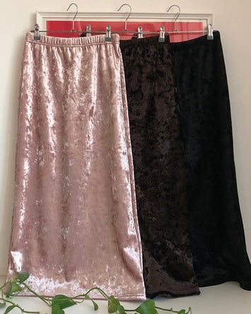 𝗳𝗹𝘂𝗿𝗿𝘆 - 𝘃𝗲𝗹𝘃𝗲𝘁 𝗺𝗮𝘅𝗶 𝘀𝗹𝗶𝘁 𝘀𝗸𝗶𝗿𝘁