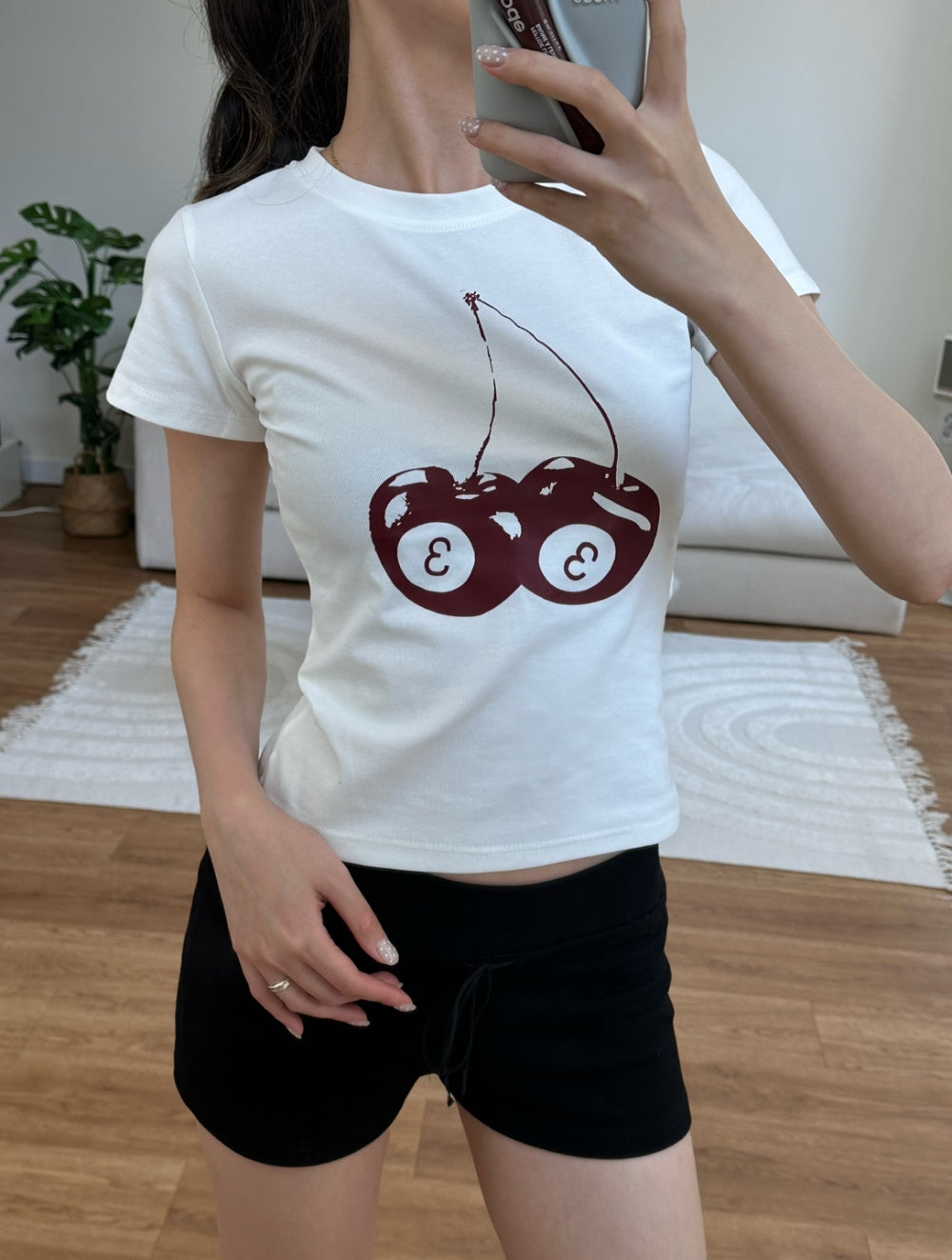 𝗰𝗵𝗲𝗿𝗿𝘆 𝗯𝗼𝗺𝗯 - 𝗴𝗿𝗮𝗽𝗵𝗶𝗰 𝘁𝗲𝗲
