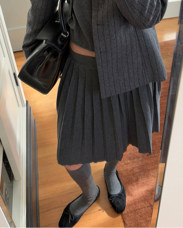 𝗰𝗼𝗻𝗻𝗶𝗲 - 𝗸𝗻𝗶𝘁 𝗮𝗻𝗱 𝗽𝗹𝗲𝗮𝘁𝗲𝗱 𝘀𝗸𝗶𝗿𝘁 𝘀𝗲𝘁