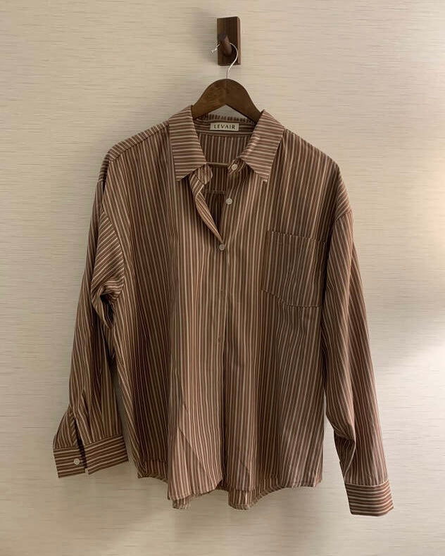 𝘄𝗵𝗶𝘀𝗽𝗲𝗿𝘀 𝗼𝗳 𝘁𝗵𝗲 𝘄𝗶𝗻𝗱 - 𝘀𝘁𝗿𝗶𝗽𝗲𝗱 𝗯𝘂𝘁𝘁𝗼𝗻 𝘂𝗽 𝘀𝗵𝗶𝗿𝘁