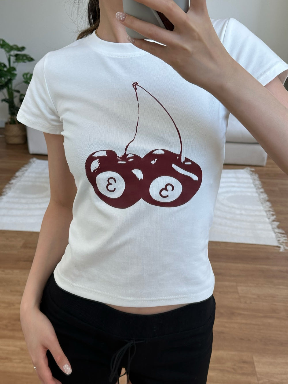 𝗰𝗵𝗲𝗿𝗿𝘆 𝗯𝗼𝗺𝗯 - 𝗴𝗿𝗮𝗽𝗵𝗶𝗰 𝘁𝗲𝗲